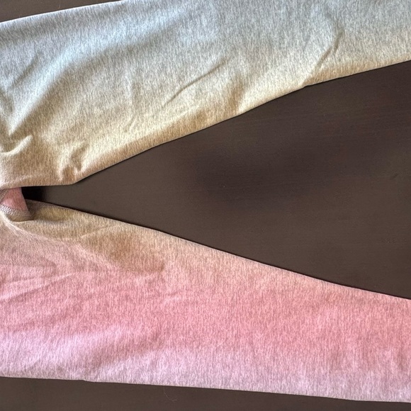 Beyond Yoga XS ombre leggings, great condition. Originally $110+Priced to sell - Picture 3 of 6